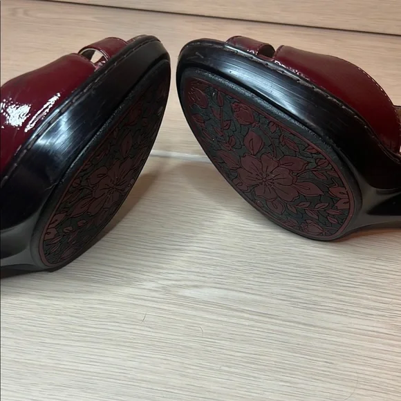 Sofft Red T-Strap Patent Leather Heels - Picture 8 of 10